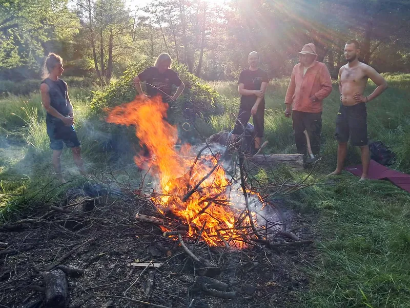 vatra hoří